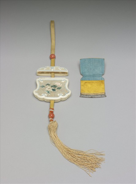 象牙雕鏤空火鐮盒