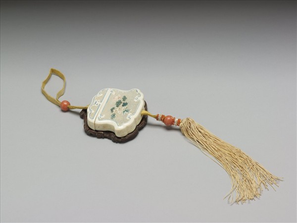 象牙雕鏤空火鐮盒