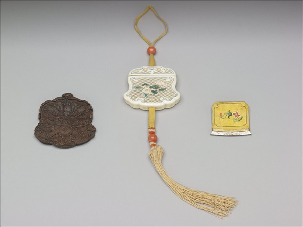 象牙雕鏤空火鐮盒