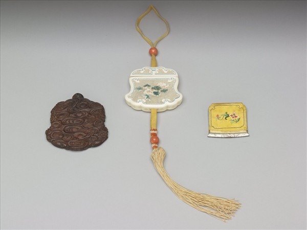 象牙雕鏤空火鐮盒