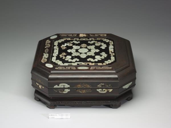 嵌玉八角形木匣多寶格