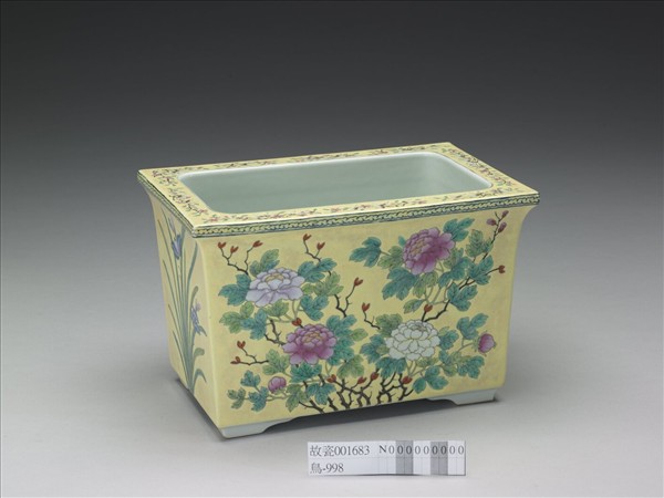 粉彩牡丹紋長方盆