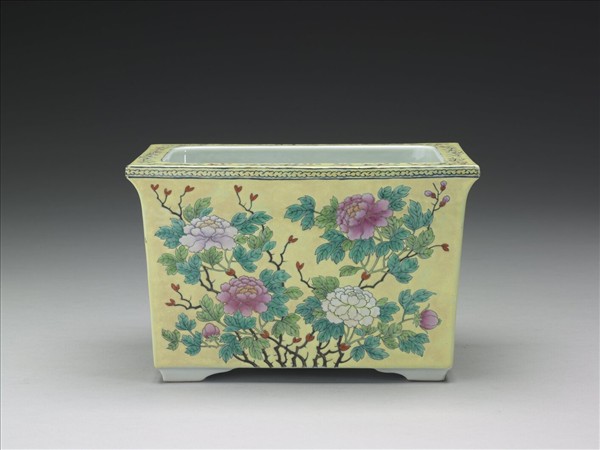 粉彩牡丹紋長方盆