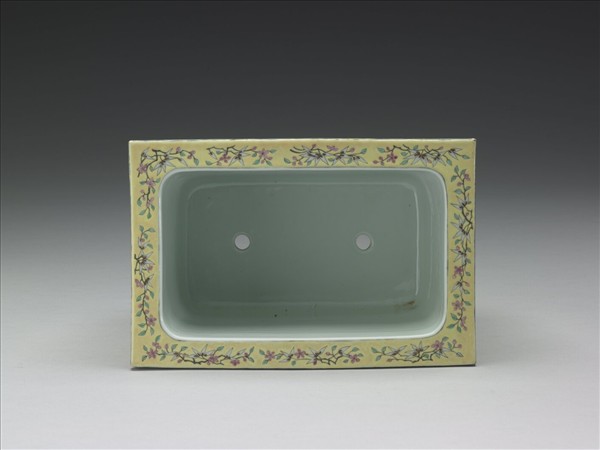 粉彩牡丹紋長方盆