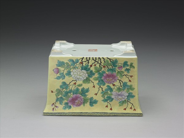 粉彩牡丹紋長方盆