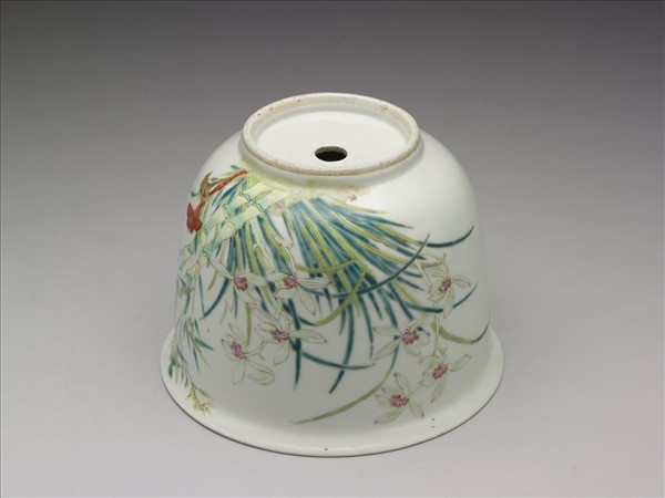 粉彩蘭竹圖花盆