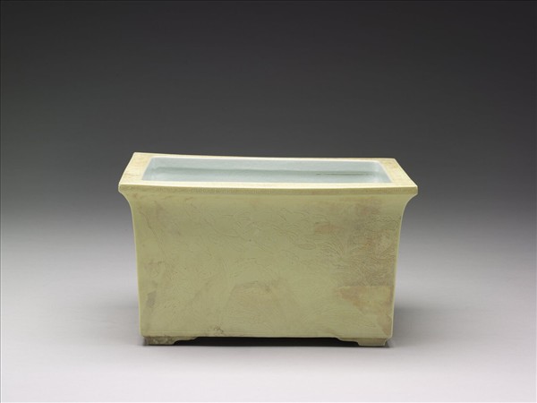 黃釉劃花紋長方盆