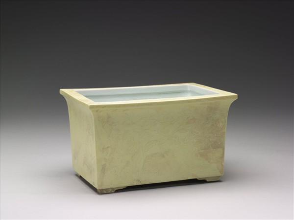 黃釉劃花紋長方盆