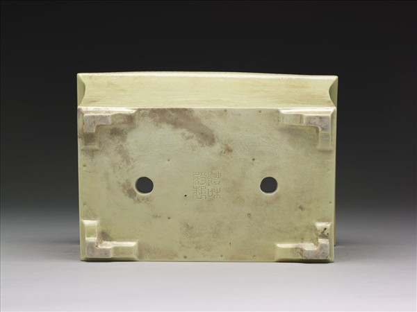 黃釉劃花紋長方盆