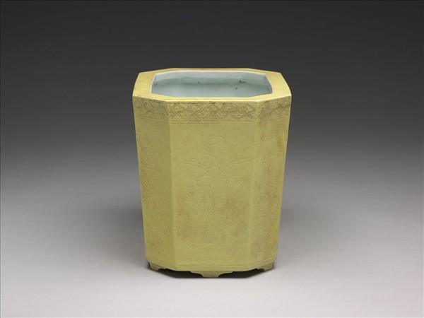 黃釉劃花八方盆