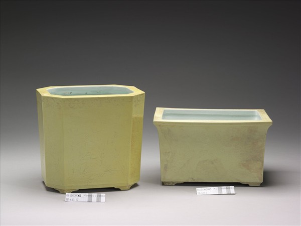 黃釉劃花紋長方盆