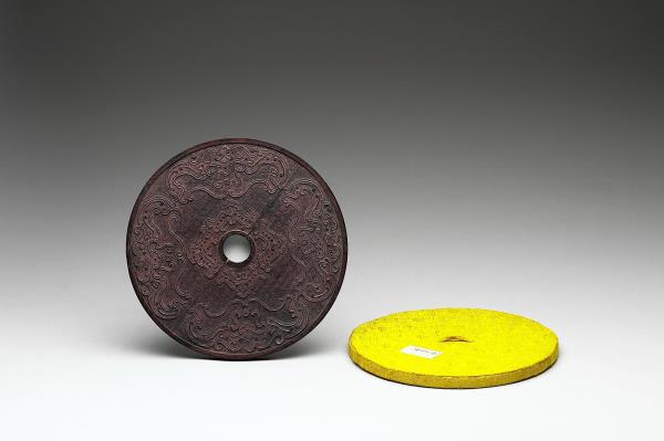 雕刻木蓋附梁國治行書臨歐陽詢〈化度寺碑〉