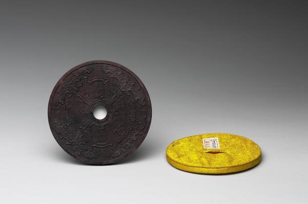 雕刻木蓋附趙秉沖篆書〈尚方鏡銘〉