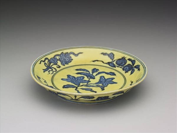 青花黃彩梔子花果紋盤