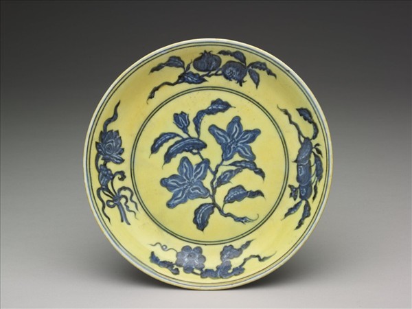 青花黃彩梔子花果紋盤