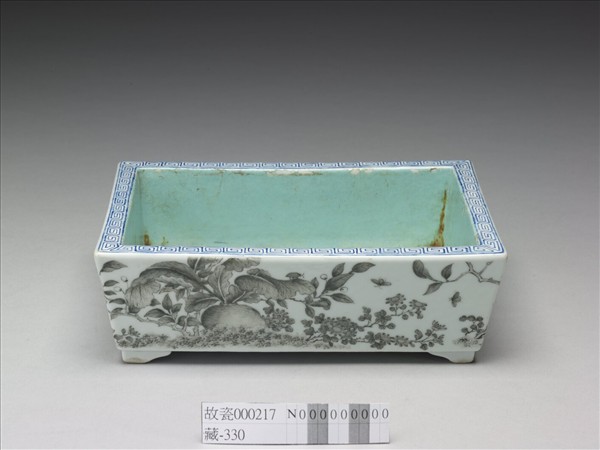 粉彩赭墨園圃圖盆