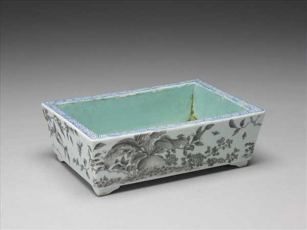 粉彩赭墨園圃圖盆