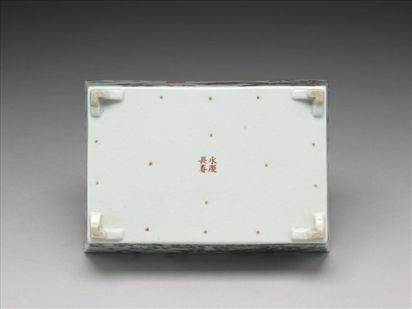 粉彩赭墨園圃圖盆