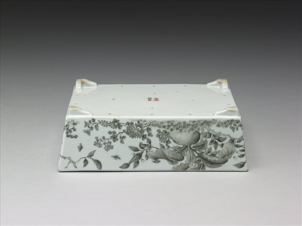 粉彩赭墨園圃圖盆