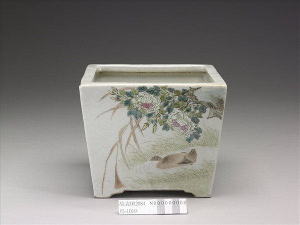粉彩花鳥圖四方花盆