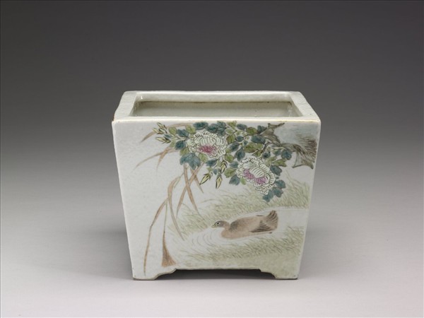 粉彩花鳥圖四方花盆