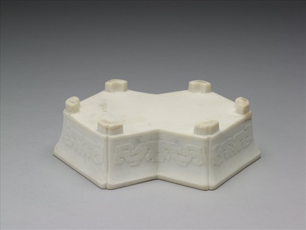 白石夔龍紋八方花盆