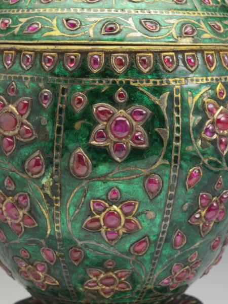 鎏金銀胎內填琺瑯嵌寶蓋罐