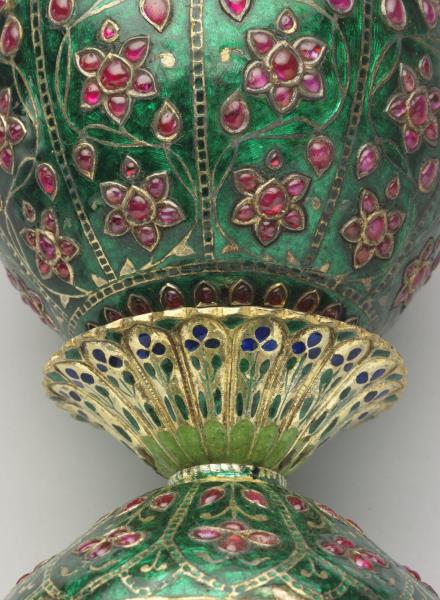 鎏金銀胎內填琺瑯嵌寶蓋罐