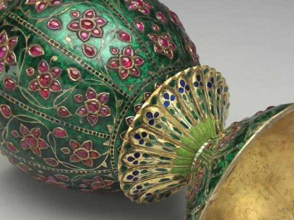 鎏金銀胎內填琺瑯嵌寶蓋罐