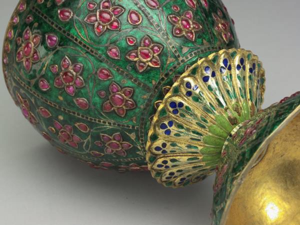 鎏金銀胎內填琺瑯嵌寶蓋罐