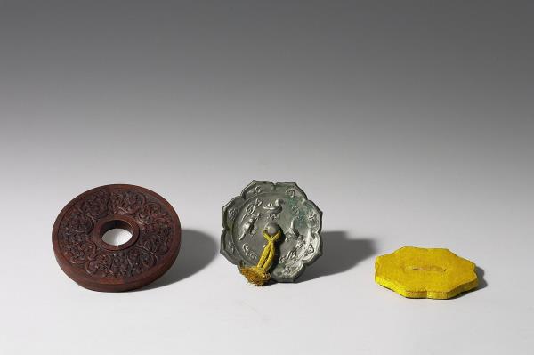 〈寧壽續鑑‧第二十七冊〉鏡匣雕刻木蓋附趙秉沖行書〈抱朴子〉