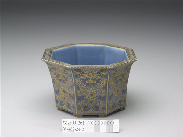 天藍釉描金銀番蓮紋八方盆