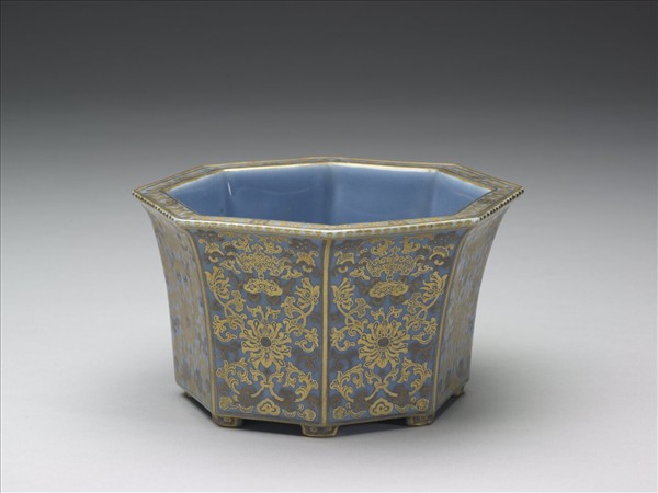 天藍釉描金銀番蓮紋八方盆