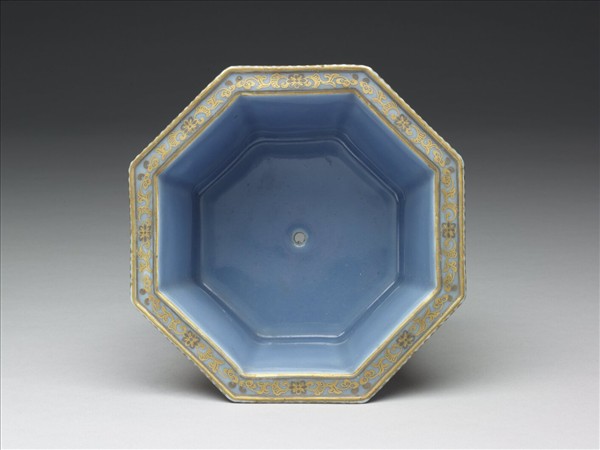 天藍釉描金銀番蓮紋八方盆
