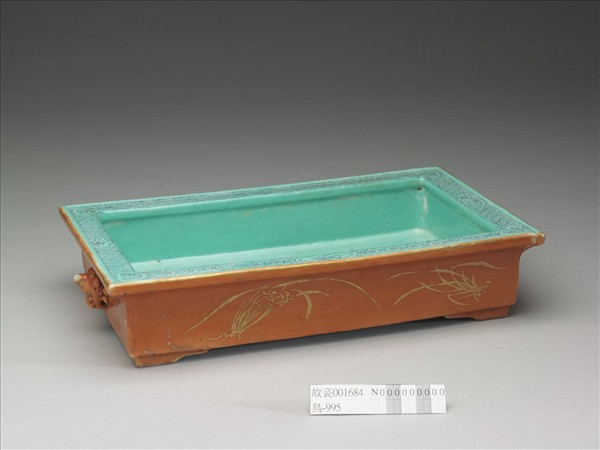 珊瑚紅釉金彩花蝶紋長方盆
