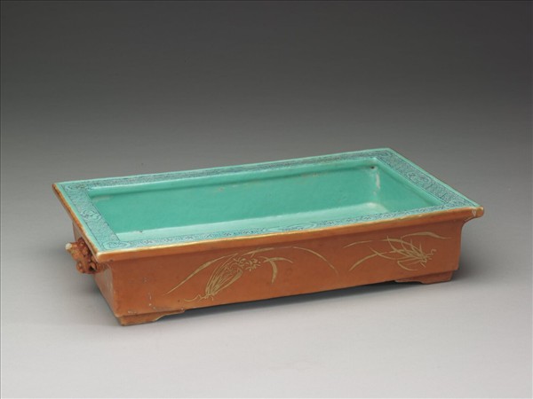 珊瑚紅釉金彩花蝶紋長方盆