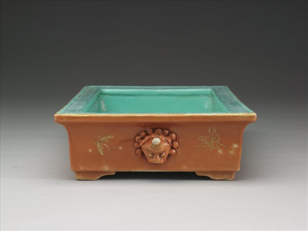 珊瑚紅釉金彩花蝶紋長方盆