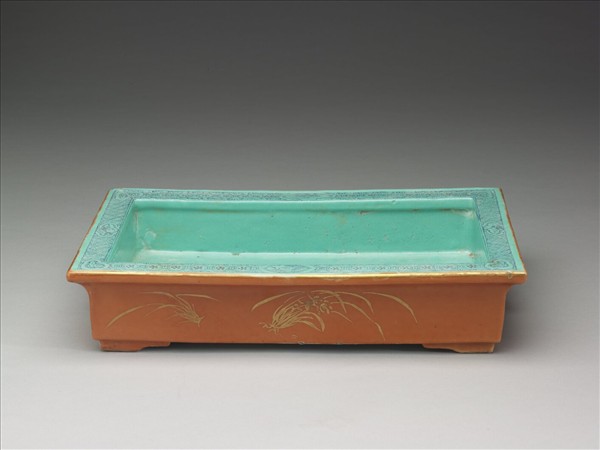 珊瑚紅釉金彩花蝶紋長方盆