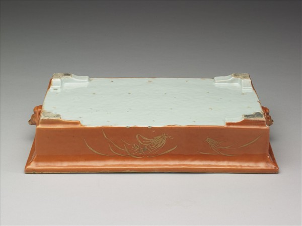 珊瑚紅釉金彩花蝶紋長方盆