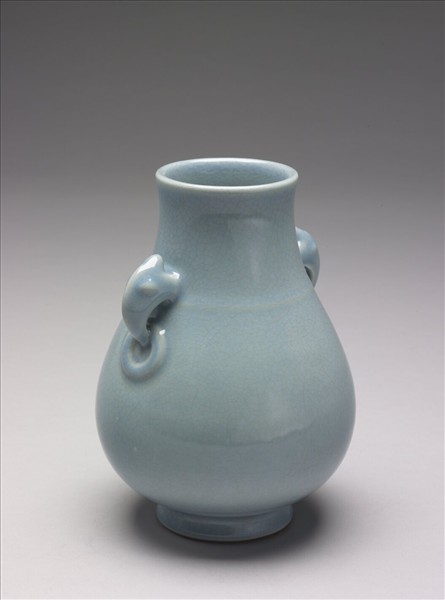青瓷獸耳暗環瓶