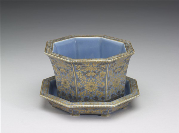 天藍釉描金銀番蓮紋八方盆