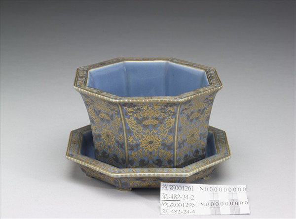 天藍釉描金銀番蓮紋八方盆托