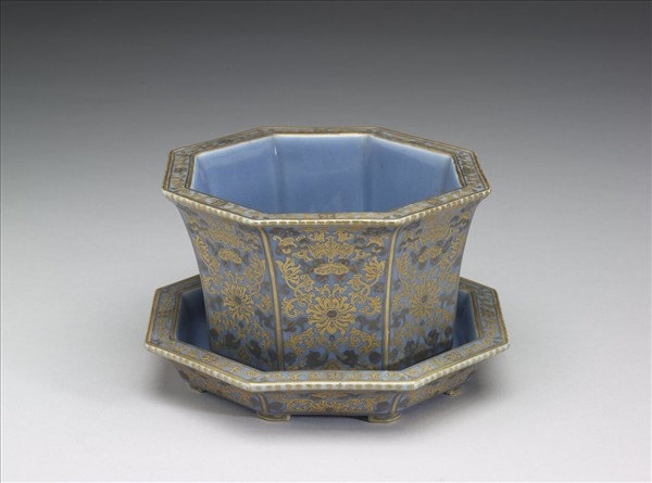 天藍釉描金銀番蓮紋八方盆托