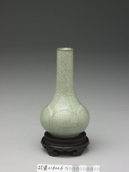 仿哥釉蓮瓣紋長頸瓶