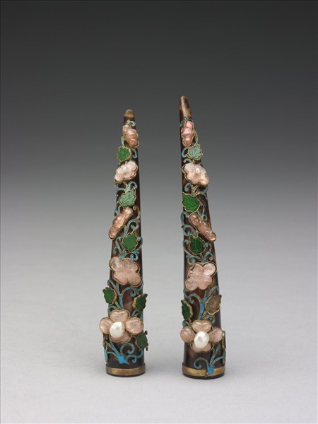 玳瑁嵌珠寶花卉指甲套