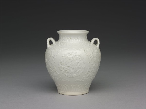 白瓷夔龍紋罍式瓶