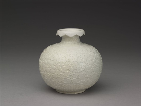 白瓷福壽紋石榴瓶