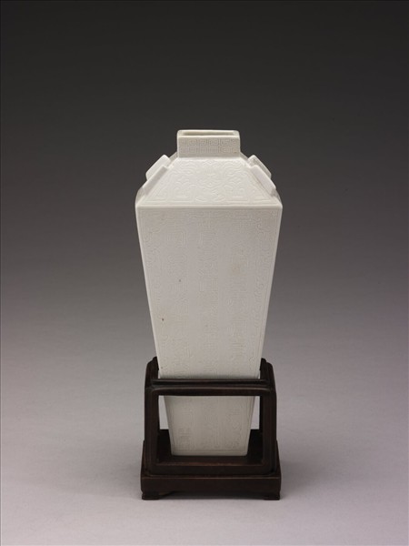 白瓷壽字方瓶