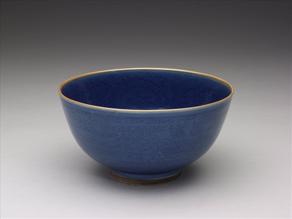 霽青釉雲龍紋墩子碗