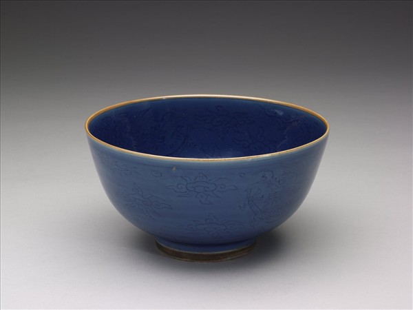 霽青釉雲龍紋墩子碗